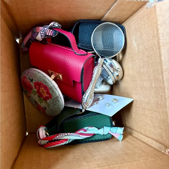 Bundle Box Key Chain Wristlets, etc - Picture 4 of 4